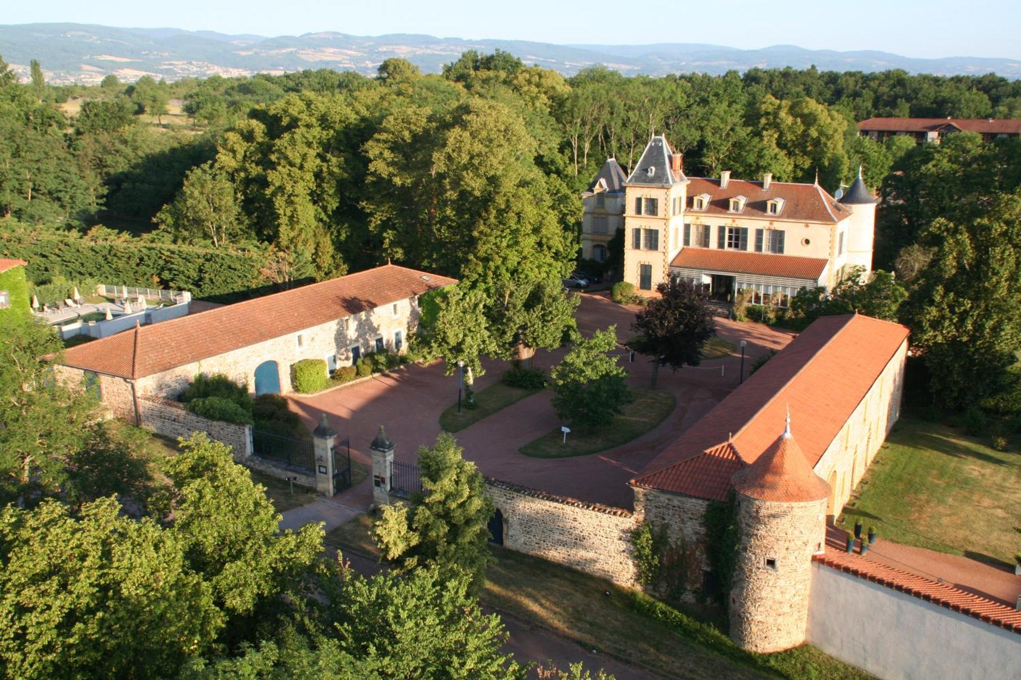 Chateau De Champlong Table Hotel **** Golf & Spa Villerest  Экстерьер фото