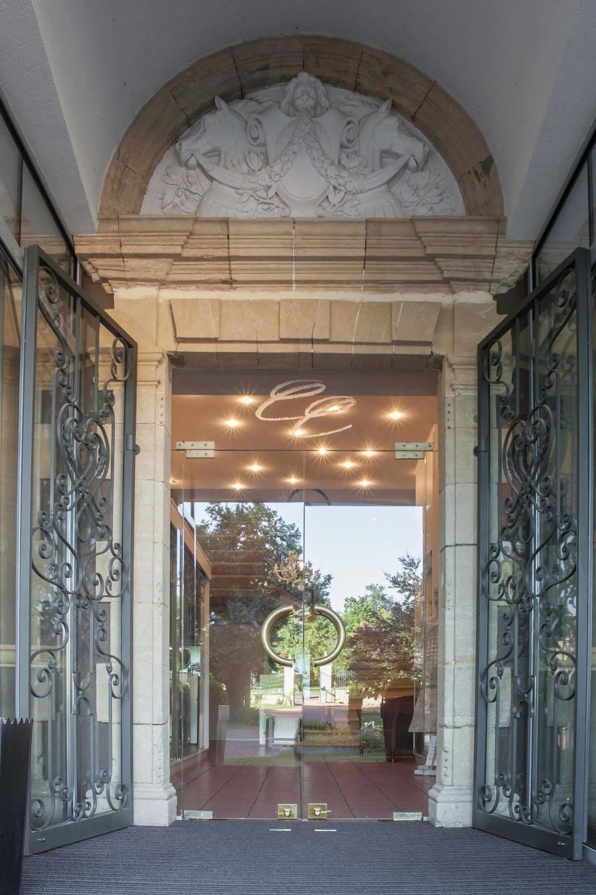 Chateau De Champlong Table Hotel **** Golf & Spa Villerest  Экстерьер фото