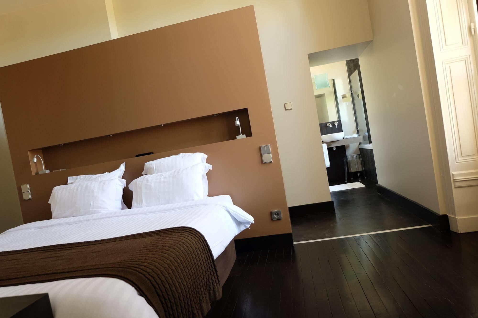 Chateau De Champlong Table Hotel **** Golf & Spa Villerest  Экстерьер фото